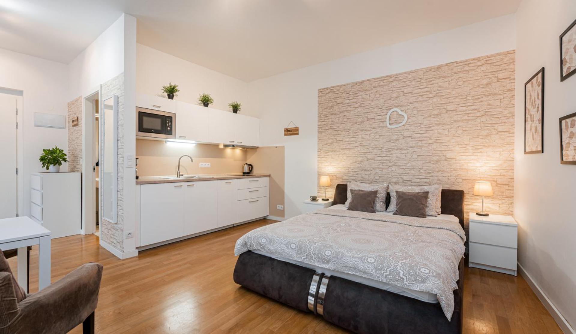 Old Town Square Apartment *